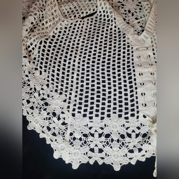 NWT Women's Cream Crochet Top. Size S/M - Picture 7 of 8
